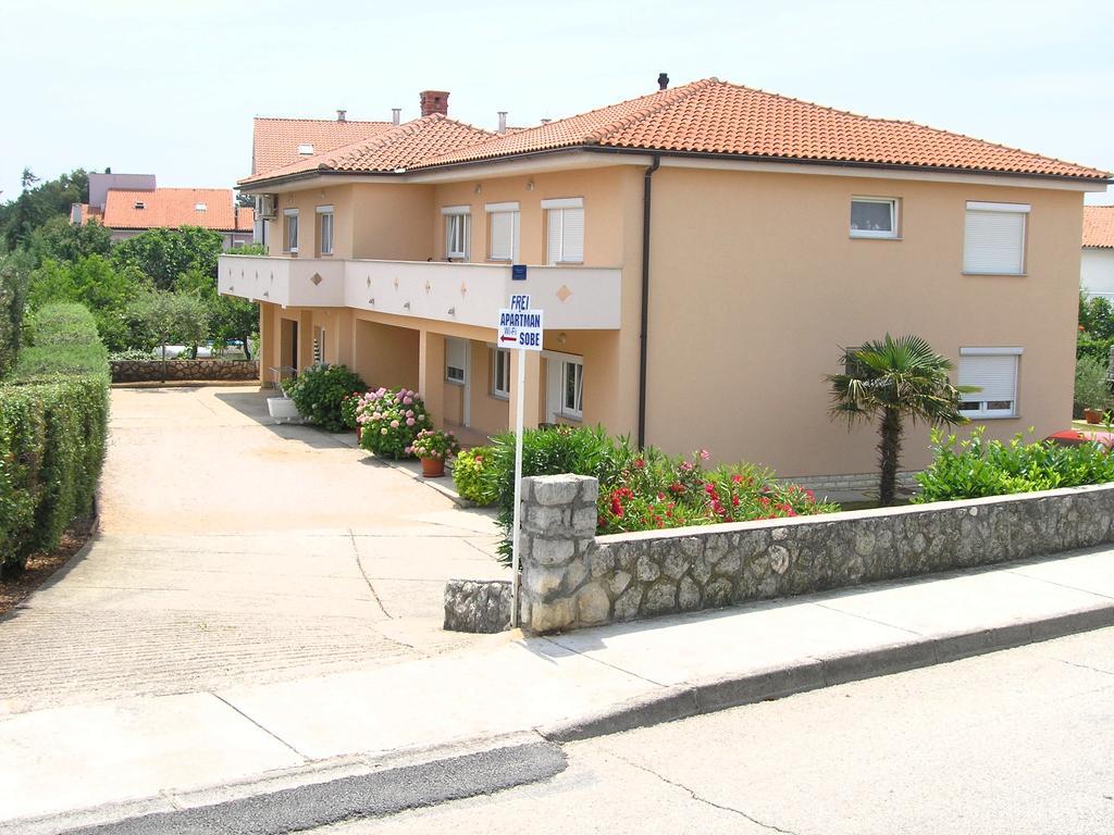 Apartments Elvira Krk Town Exterior foto