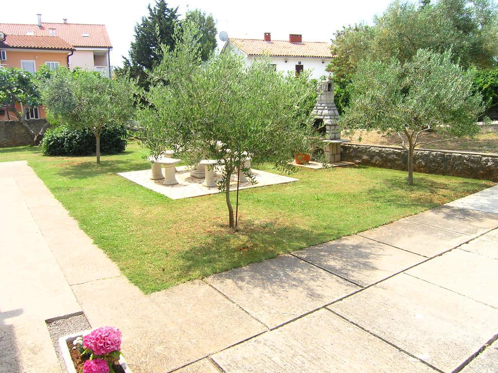 Apartments Elvira Krk Town Exterior foto